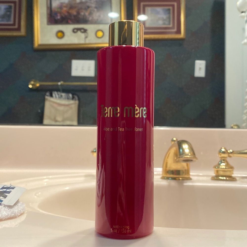 Terre mere anti-aging aloe and tea tree oil toner